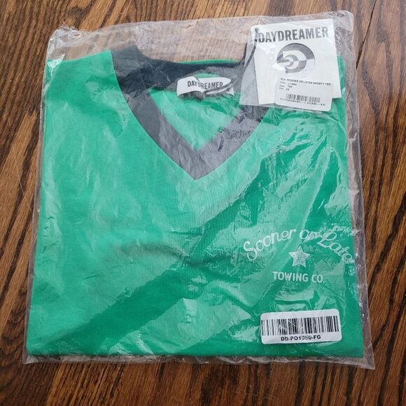 Daydreamer Sooner Or Later Towing Co. Sporty Tee Size XS NWT - Picture 5 of 8